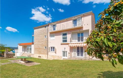 Sveti Filip i Jakov Apartment | Nice Apartment In Sveti Filip I Jakov