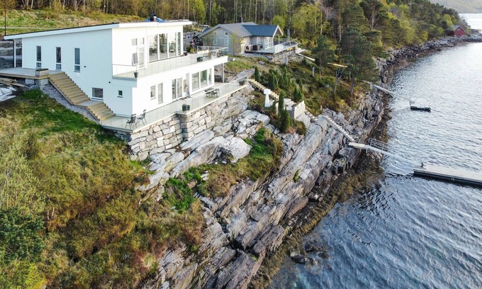 Eidsvag Apartment | Nice apartment in Eidsvåg with WiFi