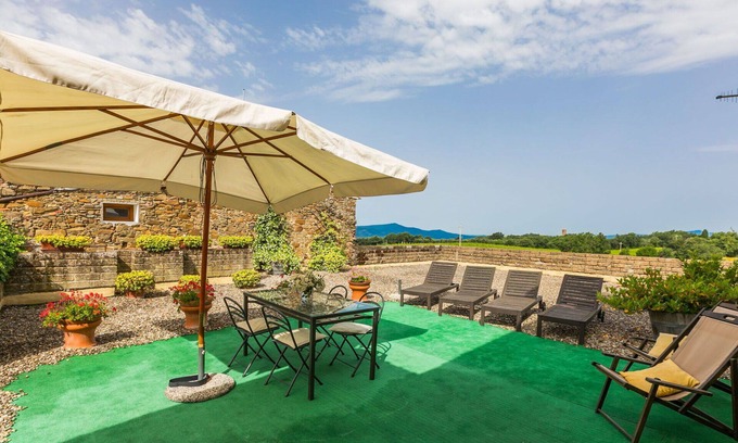 Sasso dʼOmbrone Villa | Nice apartment in villa for 6 guests with WIFI, A/C, pool, patio and parking