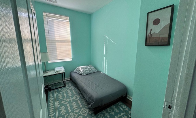 Anacostia Apartment | NICE Cozy APT 4-Bedroom 5-Beds Easy Parking