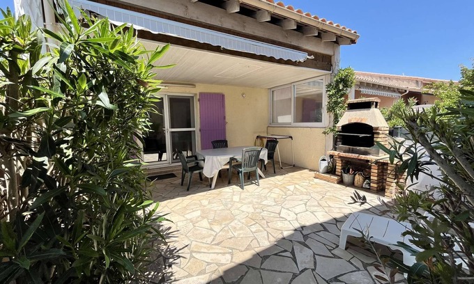 Portiragnes-Plage House | Nice holiday house with 2 bedrooms, 5 people, in a secured residence with commun pool, 200m from.