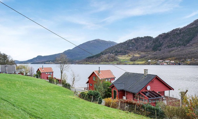 Vindafjord House | Nice home in ølensvåg with kitchen