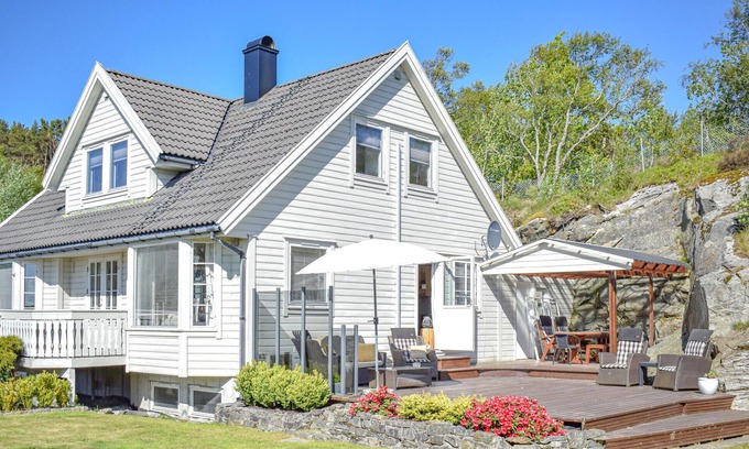 Tysvaer House | Nice home in Aksdal with house sea view