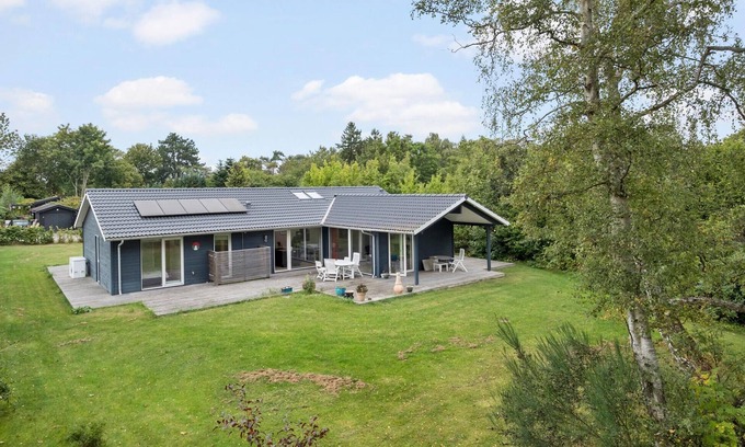 Dronningmolle House | Nice home in Dronningmølle with sauna