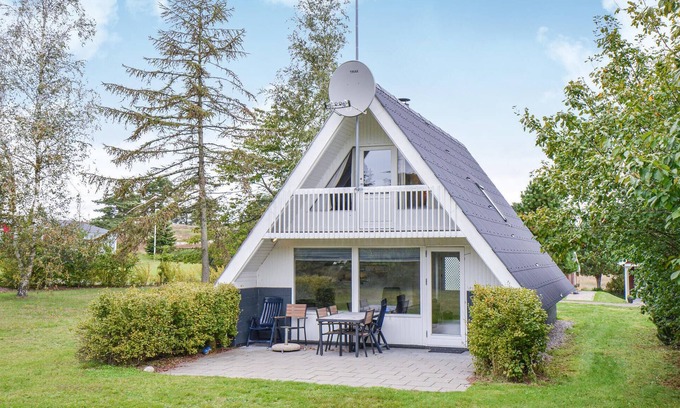 Egsmark Strand House | Nice home in Ebeltoft with WiFi