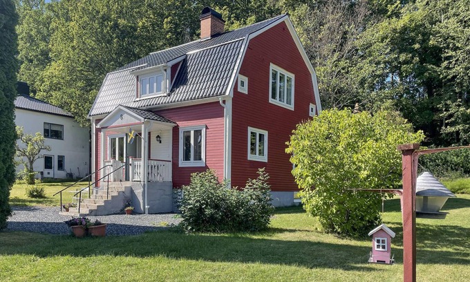 Edsbruk House | Nice home in Edsbruk with kitchen