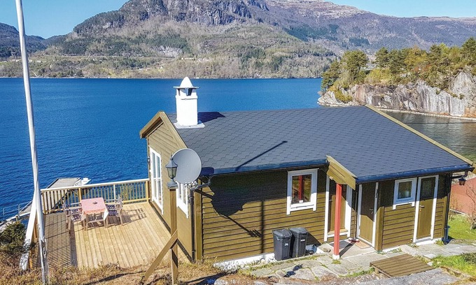 Eikelandsosen House | Nice home in Eikelandsosen with sauna