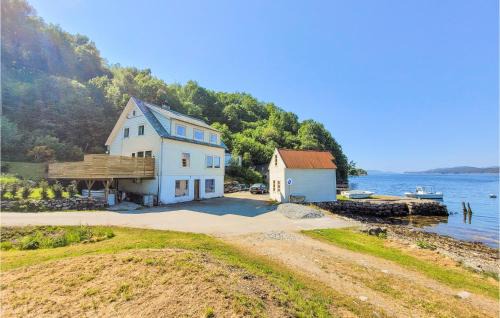 Fitjar House | Nice Home In Fitjar With House Sea View