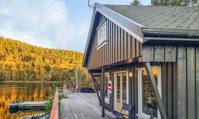 Olden House | Nice home in Lysøysundet with kitchen