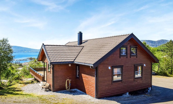 Nedstrand House | Nice home in Nedstrand with kitchen