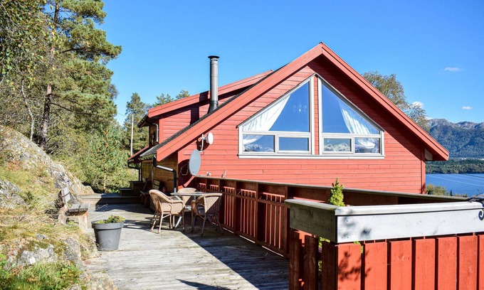 Os House | Nice home in Os with house sea view