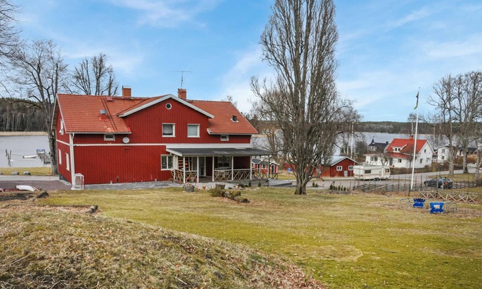 Segmon House | Nice home in Segmon with kitchen