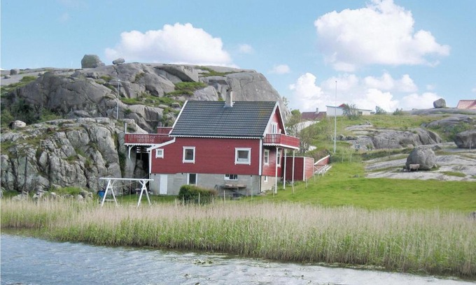 Ha House | Nice Home In Sirevåg With Kitchen