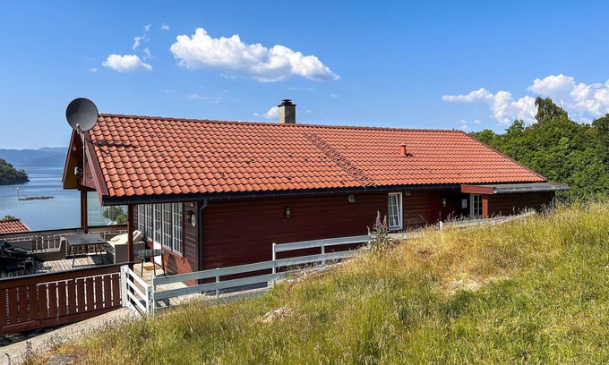 Sjernarøy House | Nice home in Sjernarøy with WiFi