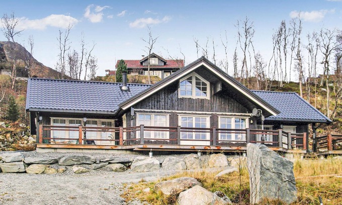 Sykkylven House | Nice home in Straumgjerde with WiFi