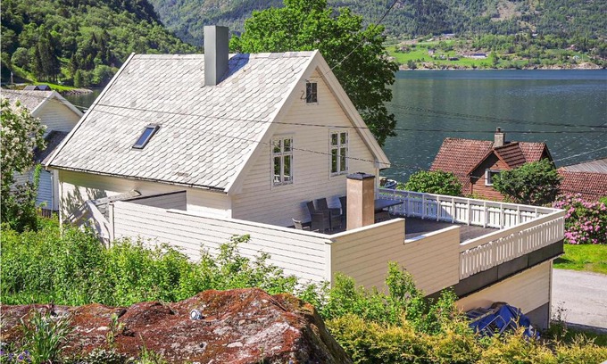 Vik House | Nice Home In Vik I Sogn With Jacuzzi