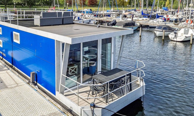 Naarderbos Boat Rental | Nice ship in Naarden with lake view