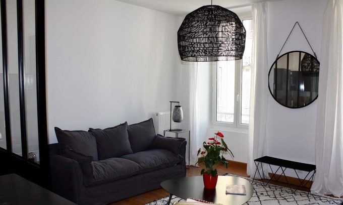 Saint-Michel Apartment | Nice T2 in the heart of Bordeaux with Parking.