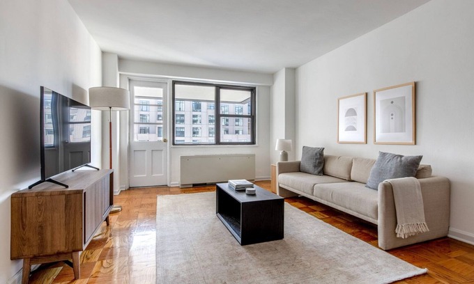 Upper East Side Apartment | Nice UES 1BR w/Gym & pool, by Blueground