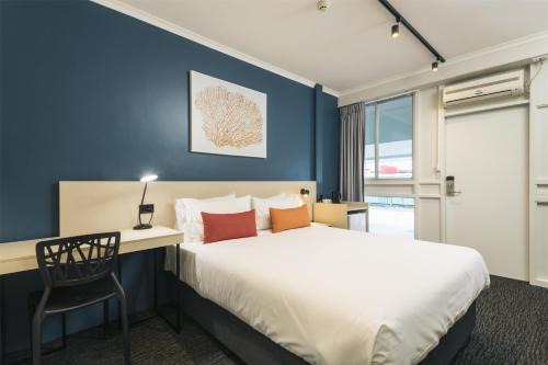 Manoora Hotel | Nightcap at Edge Hill Tavern
