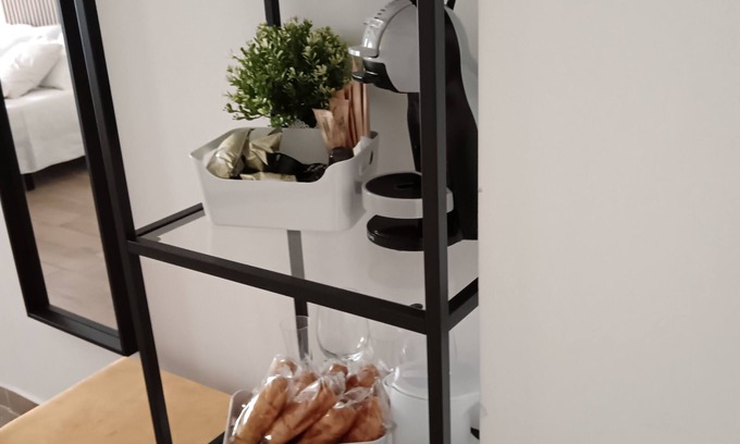 Arenella Bed & Breakfast | Niluna Naples in front of the metro