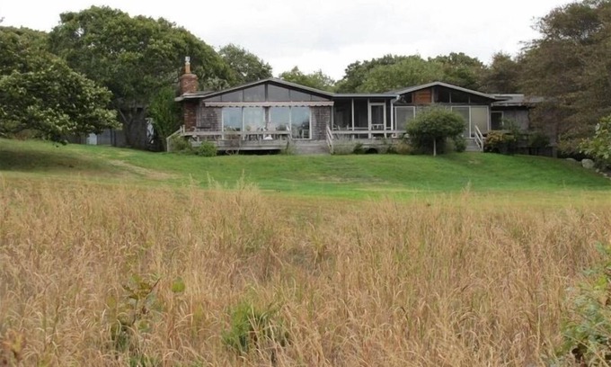 Aquinnah House | Nine Acres Quiet Escape