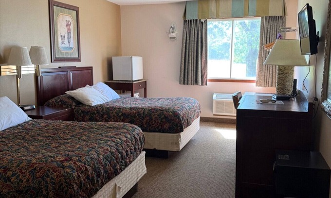 Nisswa House | Nisswa Boutique Hotel & Suites – 2 Queen Beds