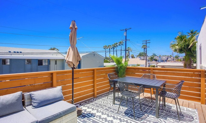 Pacific Beach House | nNew Remodel! 10 min Walk to Bay/Pacific Beach