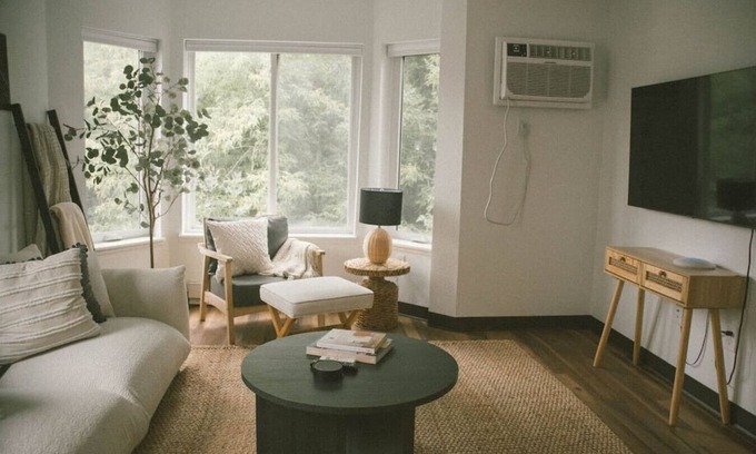 East Hillside Apartment | No. 102 Monthly Uptown Apartment