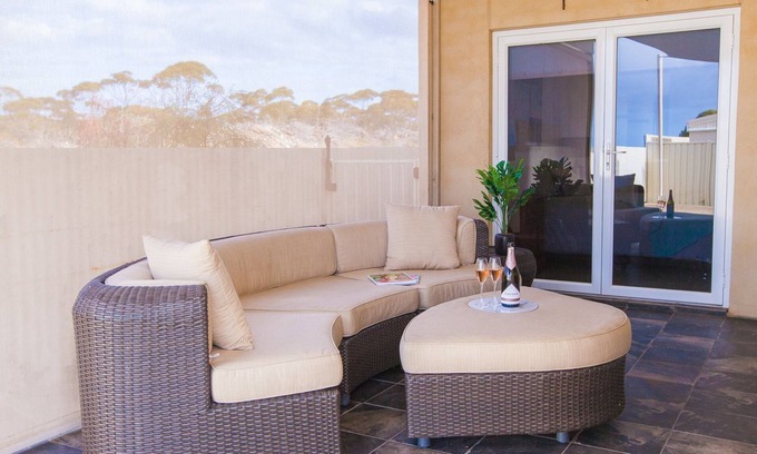 Port Lincoln House | No.27 - CONTEMPORARY FAMILY LIVING near the Marina