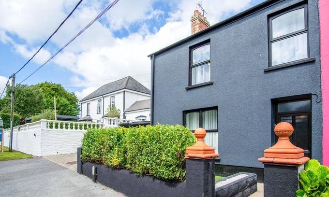 Narberth House | No 7 Moorfield Road - 3 Bed Townhouse - Narberth