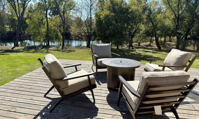 Ponce De Leon House | No cleaning fees! Between Branson and Springfield, Sleeps 16! Pet friendly!