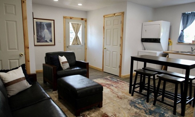 Hulett Apartment | No cleaning or pet fees-Cozy apartment in town
