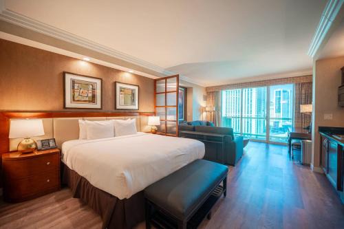 Las Vegas House | No Resort Fee Strip View Balcony+ Free Valet+ Pool
