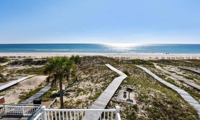 East End House | No Worries, Beach Front, Pet Friendly