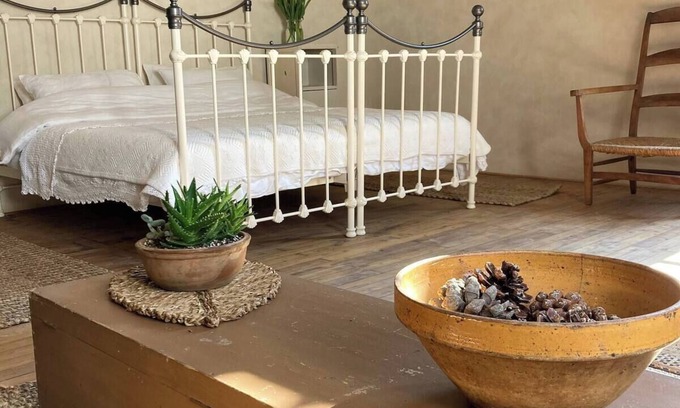 Mansle Bed & Breakfast | No12 is a unique, riverside boutique B&B. Rm2