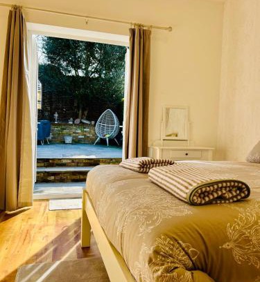 Margate House | No3 Little Eaton - Perfectly located town house - By the sea - Free Parking