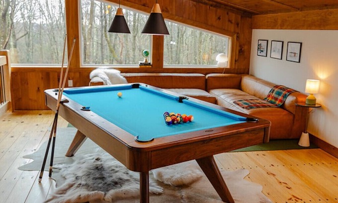 Jim Thorpe Cabin | Noir Haus - NEW! Custom luxury cabin 2 acres w pool table fire pit hot tub