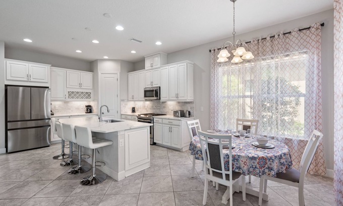 Laurel House | Nokomis Retreat with Heated Community Pool, Tennis, Pickleball & 3 Ensuite BR