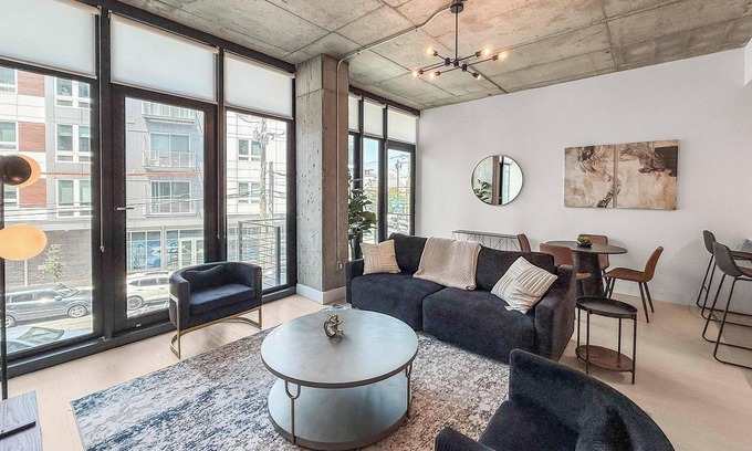 Olde Kensington Apartment | NoLibs Luxury 1BD | Sleeps 4 | Near Dining & Bars