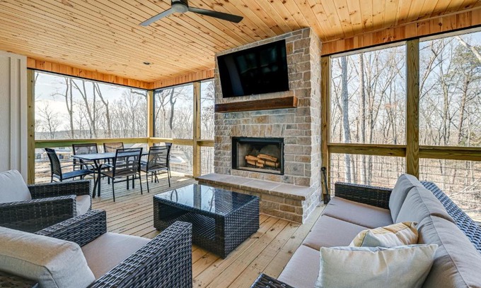 Clarkson House | Nolin Lake Views Spacious Home in Clarkson!