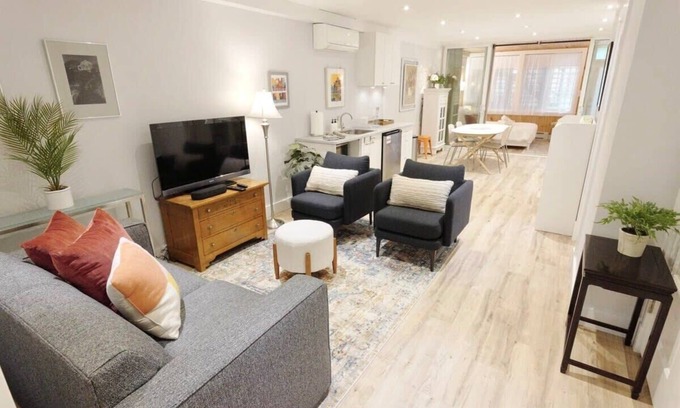 Near Northeast Apartment | NoMa Worries! Summary