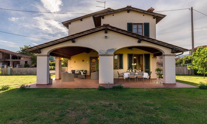 Lucca Villa | Nonna Bianca, a Genuine Farmhouse in Sant'Alessio, Lucca