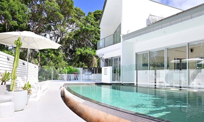 Noosa Heads House | Noosa Heads Luxury Golf Retreat