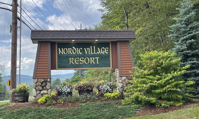 Bartlett House | Nordic Village Condo Sleeps 12!