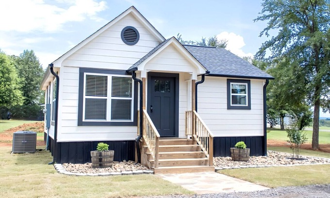 Dardanelle House | Nordin's Hillside Cottage Family/Pet FriendlyNear Lake Dardanelle and Mt. Nebo