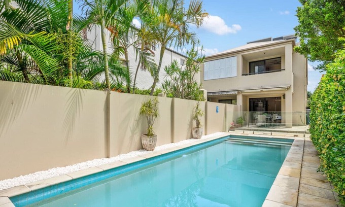 Southport Apartment | Norman St Townhouse - Central Broadwater Parklands