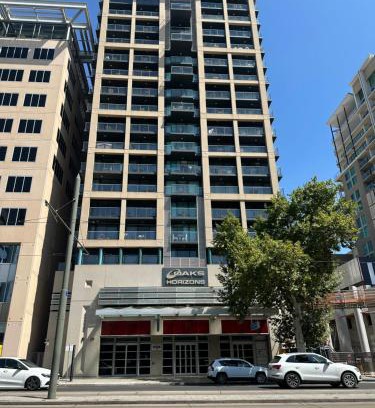 Adelaide Central Business District Hotel | North Terrace Horizons free parking