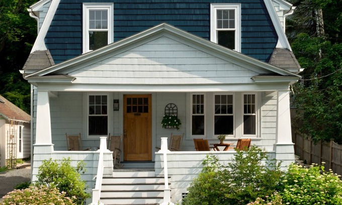 Northampton House | Northampton/Smith 3BR Home – A/C, Porch, Waterfall Garden, Walk Everywhere