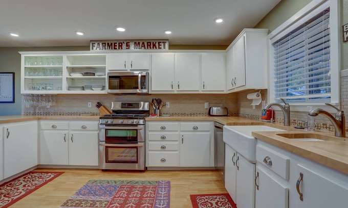 White Salmon House | Northern Lights 3 Bedroom Home by RedAwning